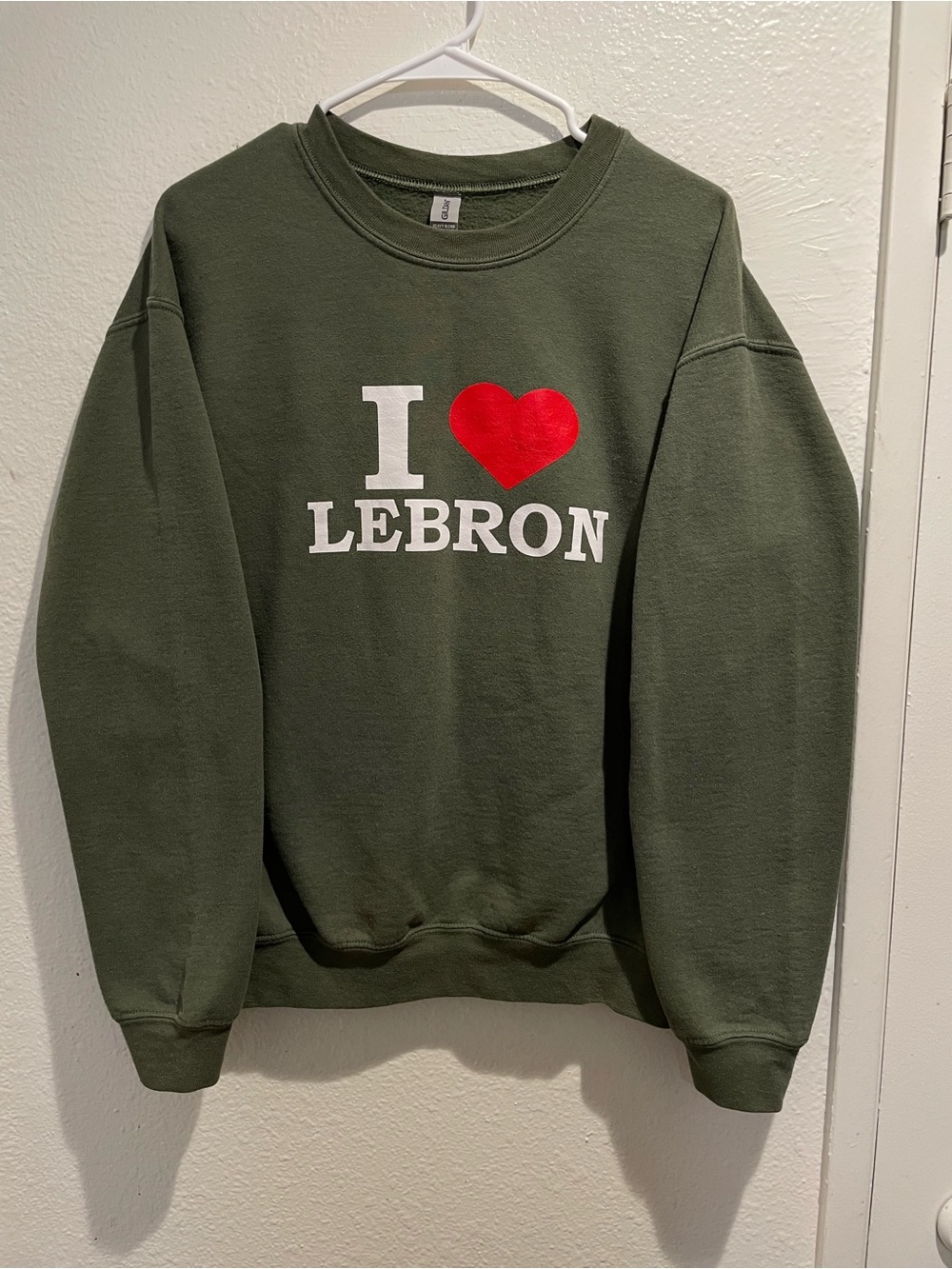 Gildan Heavy Blend Olive Green I Heart LeBron Graphic Crewneck Sweatshirt Medium
